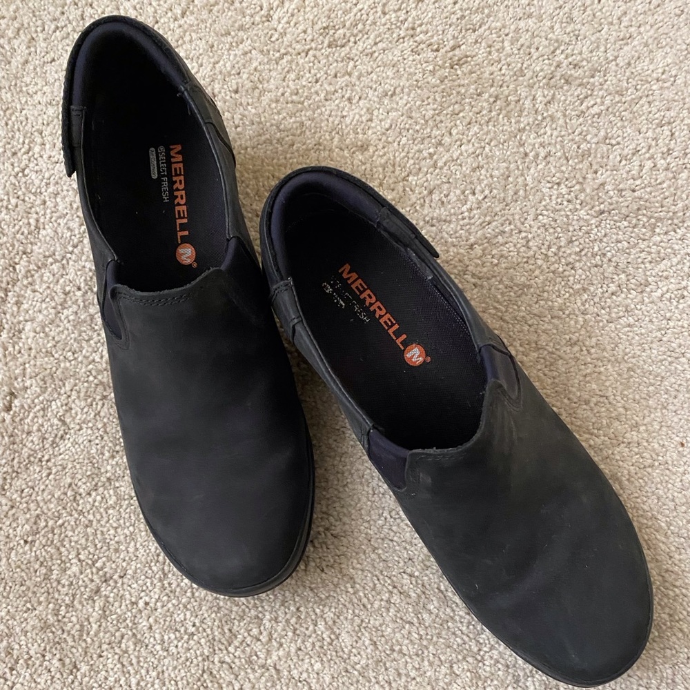 Like new Merrell leather slip-ons, size 8